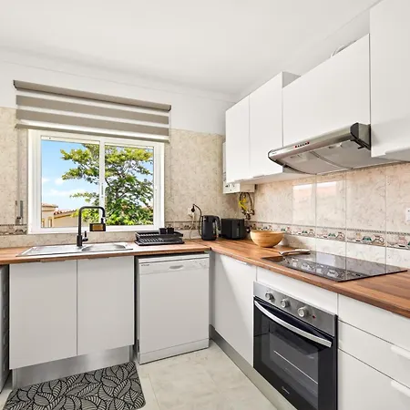 Sophisticated 2-bed Haven Near The Coast *