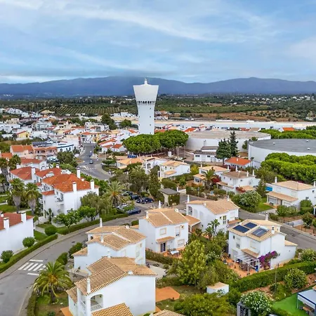 Sophisticated 2-bed Haven Near The Coast Appartement *