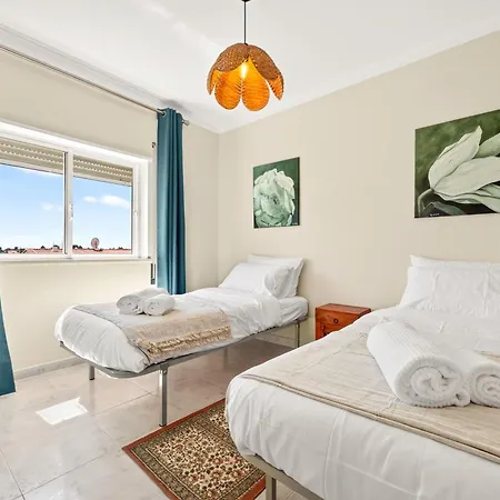 Sophisticated 2-bed Haven Near The Coast
