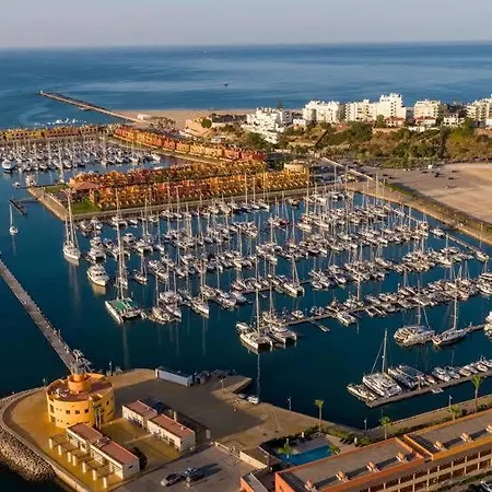 Sophisticated 2-bed Haven Near The Coast Appartement Portimão